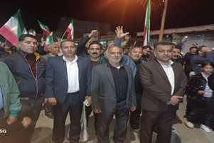 حضور کارکنان شبکه بهداشت و درمان شهرستان رستم در مراسم بیعت با مقام معظم رهبری