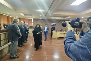 آیین تجلیل از بهورزان و مراقبان سلامت نمونه استانی در دانشگاه علوم پزشکی شیراز 